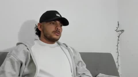 Snapshot of favid95 chatting on February 28, 10:50 pm favid95 online show from February 28, 10:50 pm