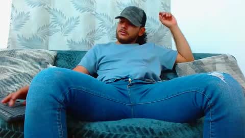 Snapshot of favid95 chatting on September 23, 1:14 pm favid95 online show from September 23, 1:14 pm