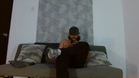 Snapshot of favid95 chatting on October 6, 4:37 pm favid95 online show from October 6, 4:37 pm