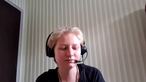 Snapshot of faymicale chatting on June 15, 1:46 pm Jenny online show from June 15, 1:46 pm
