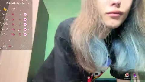 Snapshot of fcherthth chatting on February 19, 3:52 pm Mark online show from February 19, 3:52 pm