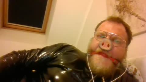 Snapshot of fckcbacc89 chatting on June 18, 1:28 am Horny Fat Boy online show from June 18, 1:28 am
