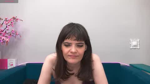 Laura online show from April 28, 3:11 am