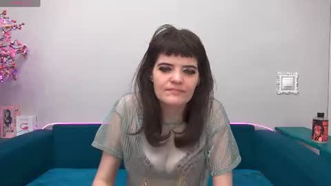 Snapshot of feelsgoodwoman chatting on June 25, 4:56 am Laura online show from June 25, 4:56 am
