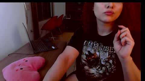 Snapshot of feet_diane chatting on December 16, 9:53 pm Diane New profile online show from December 16, 9:53 pm