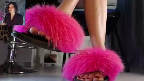 Snapshot of feet_heelss chatting on February 5, 10:20 am Kris online show from February 5, 10:20 am