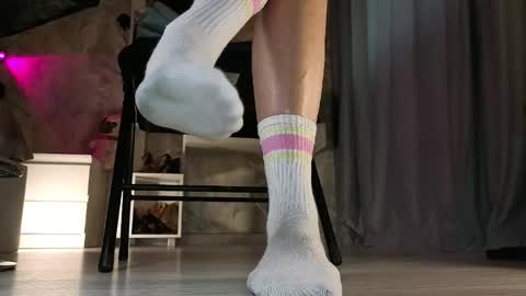 Snapshot of feet_heelss chatting on February 13, 9:05 am Kris online show from February 13, 9:05 am