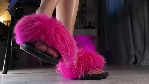 Snapshot of feet_heelss chatting on March 2, 9:49 am Kris online show from March 2, 9:49 am