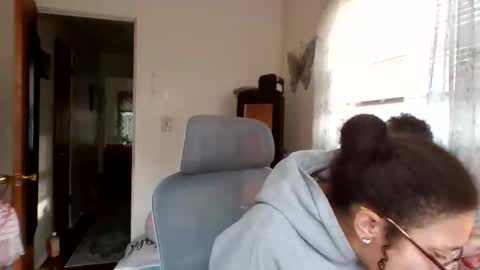 Soley online show from November 19, 8:09 pm