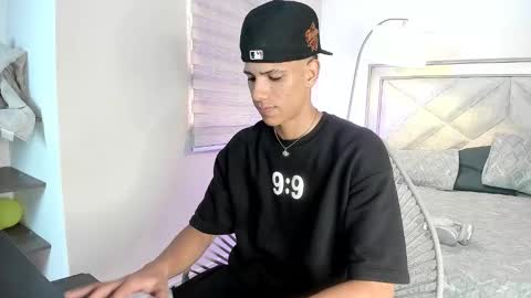 Snapshot of felix_lauren chatting on October 28, 7:38 pm Felix online show from October 28, 7:38 pm