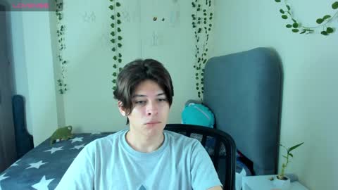 Snapshot of felix_leex chatting on December 1, 4:29 pm Felix leex online show from December 1, 4:29 pm