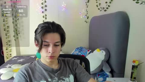 Snapshot of felix_leex chatting on December 18, 7:41 pm Felix leex online show from December 18, 7:41 pm