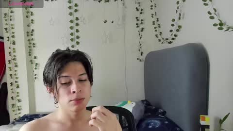 Snapshot of felix_leex chatting on January 7, 6:56 pm Felix leex online show from January 7, 6:56 pm