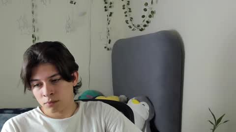 Snapshot of felix_leex chatting on February 22, 9:59 pm Felix leex online show from February 22, 9:59 pm