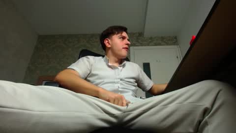 Snapshot of felixstark chatting on October 26, 5:13 am FelixStark online show from October 26, 5:13 am