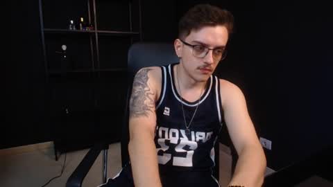 Snapshot of felixstark chatting on June 19, 4:50 am FelixStark online show from June 19, 4:50 am