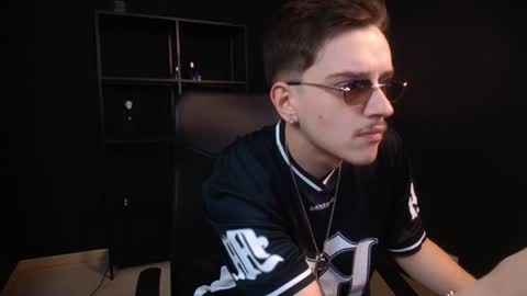 Snapshot of felixstark chatting on July 12, 6:04 am FelixStark online show from July 12, 6:04 am