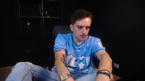Snapshot of felixstark chatting on July 17, 5:47 am FelixStark online show from July 17, 5:47 am