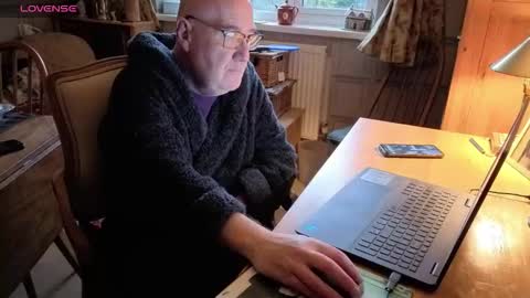 Adam online show from November 3, 7:31 am