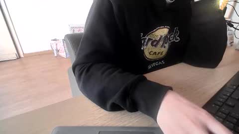 Snapshot of fem_alice_louis_dom chatting on May 9, 9:03 am fem_alice_louis_dom online show from May 9, 9:03 am