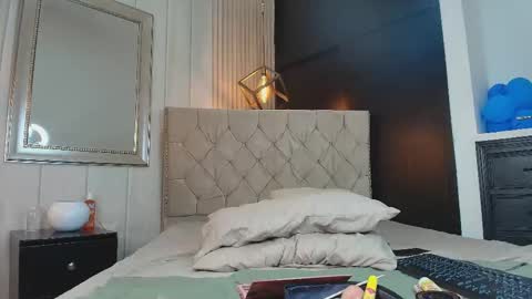 Snapshot of femboy_max chatting on September 11, 12:27 pm Femboy Max online show from September 11, 12:27 pm