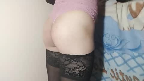 Snapshot of femlind chatting on November 17, 5:02 am femlind online show from November 17, 5:02 am