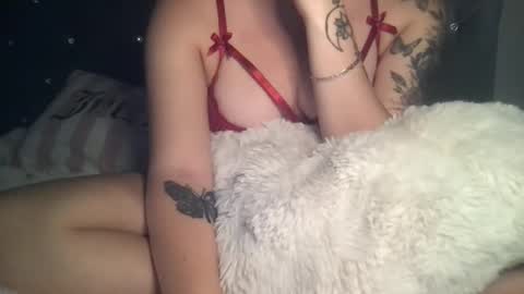 Snapshot of femmefatalebabe chatting on October 1, 1:33 am     online show from October 1, 1:33 am