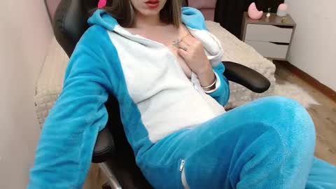 Alejandra online show from February 20, 8:28 am