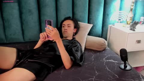 Snapshot of fenix_karoll chatting on December 27, 11:06 am Karol online show from December 27, 11:06 am