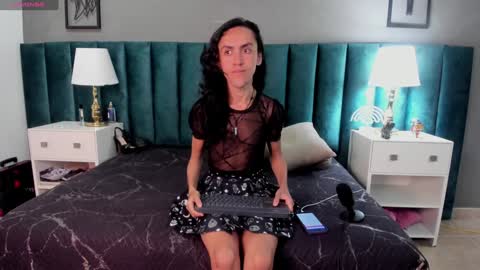 Snapshot of fenix_karoll chatting on December 29, 12:23 pm Karol online show from December 29, 12:23 pm