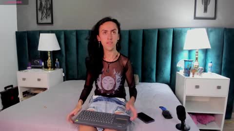 Snapshot of fenix_karoll chatting on January 4, 10:05 am Karol online show from January 4, 10:05 am