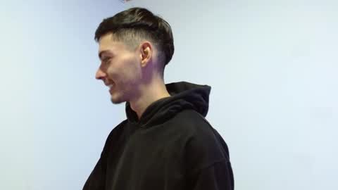 Snapshot of fenixtream chatting on December 7, 1:07 pm FeniXtream online show from December 7, 1:07 pm