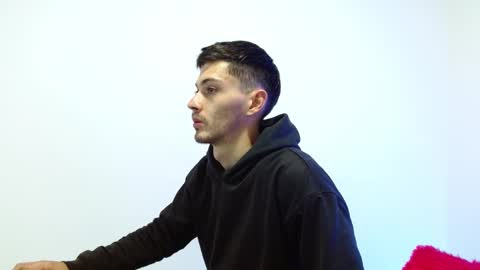 Snapshot of fenixtream chatting on December 11, 1:39 pm FeniXtream online show from December 11, 1:39 pm