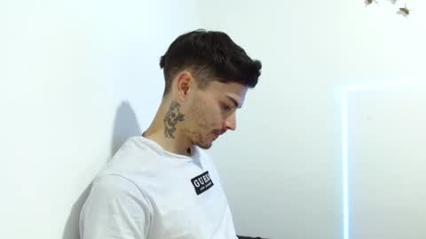 Snapshot of fenixtream chatting on December 13, 1:22 pm FeniXtream online show from December 13, 1:22 pm