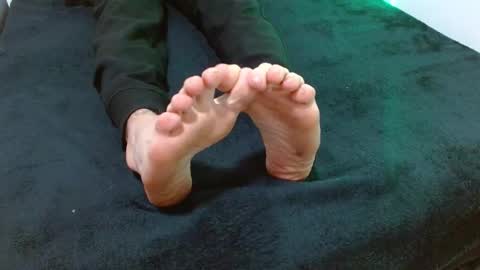 Snapshot of fenixtream chatting on December 17, 4:00 pm FeniXtream online show from December 17, 4:00 pm