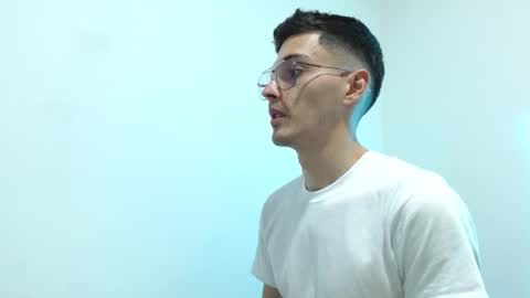 Snapshot of fenixtream chatting on December 26, 7:05 pm FeniXtream online show from December 26, 7:05 pm