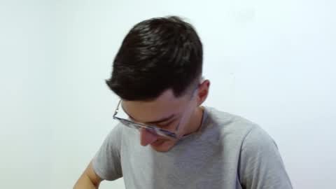 Snapshot of fenixtream chatting on December 28, 5:25 pm FeniXtream online show from December 28, 5:25 pm