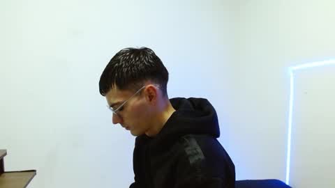 Snapshot of fenixtream chatting on January 3, 1:03 pm FeniXtream online show from January 3, 1:03 pm