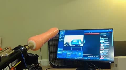 Snapshot of feralasf chatting on October 24, 6:43 am FE fee online show from October 24, 6:43 am