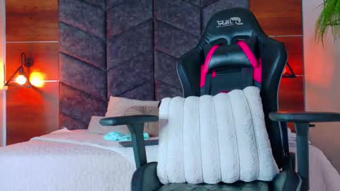 FERNANDA BROWN  online show from March 9, 7:51 pm