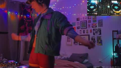 Snapshot of fernydew chatting on September 19, 12:06 pm Fern next stream 430pm Monday PST online show from September 19, 12:06 pm