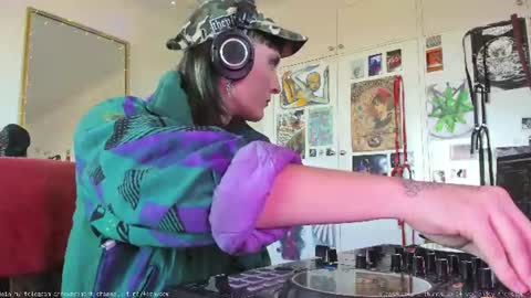 Snapshot of fernydew chatting on July 13, 2:47 am Fern next stream 430pm Monday PST online show from July 13, 2:47 am