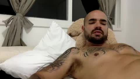 Snapshot of ferpaisa2024 chatting on December 7, 4:09 am insta ferxx1210 Fercho online show from December 7, 4:09 am