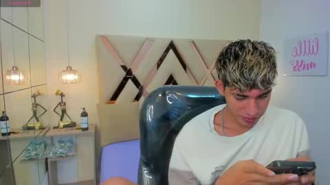 FER PHOENIX online show from November 12, 3:40 am