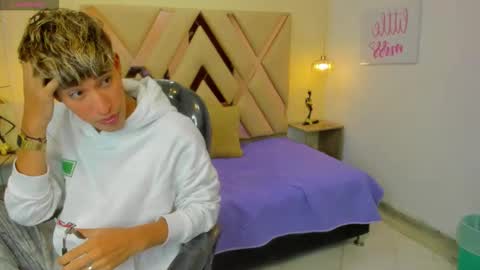 FER PHOENIX online show from November 13, 3:27 am