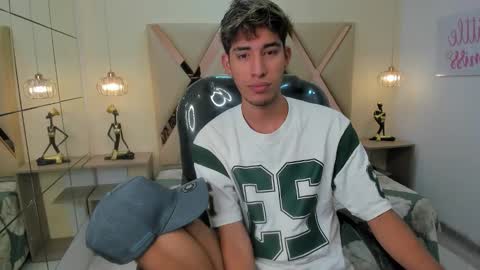 FER PHOENIX online show from December 15, 3:44 am