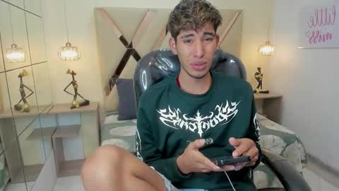 FER PHOENIX online show from December 17, 3:23 am