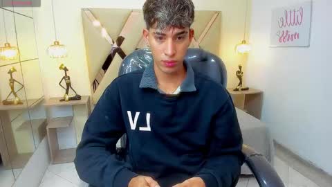 FER PHOENIX online show from February 18, 3:13 am