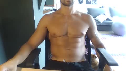 feruagusto93 online show from March 9, 2:43 pm