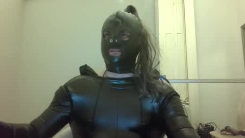 Snapshot of fetishlaura45 chatting on November 29, 11:57 am LauraWhy online show from November 29, 11:57 am